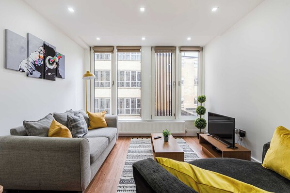 Maple Court, Ipswich - Host & Stay