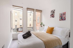 Maple Court, Ipswich - Host & Stay