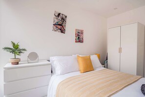 Maple Court, Ipswich - Host & Stay