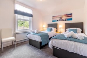 Farningham Road, Caterham - Host & Stay