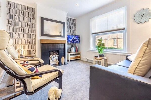 Farningham Road, Caterham - Host & Stay