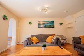 Manfield Avenue, Coventry - Host & Stay