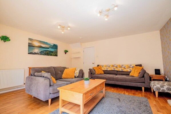 Manfield Avenue, Coventry - Host & Stay