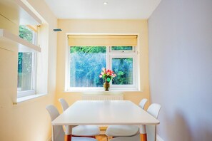 Manfield Avenue, Coventry - Host & Stay
