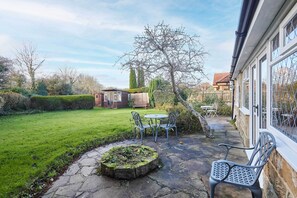 Ailsa Cottage, Great Broughton - Host & Stay