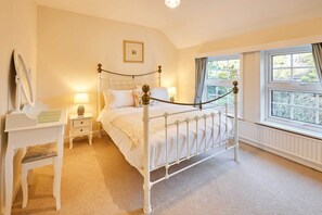 Ailsa Cottage, Great Broughton - Host & Stay