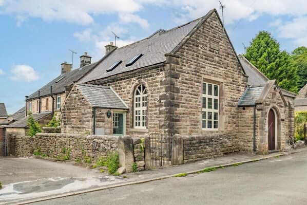 Nine Ladies, Birchover - Host & Stay