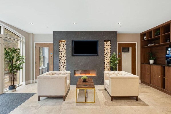 Rock Mill 37, Stoney Middleton - Host & Stay