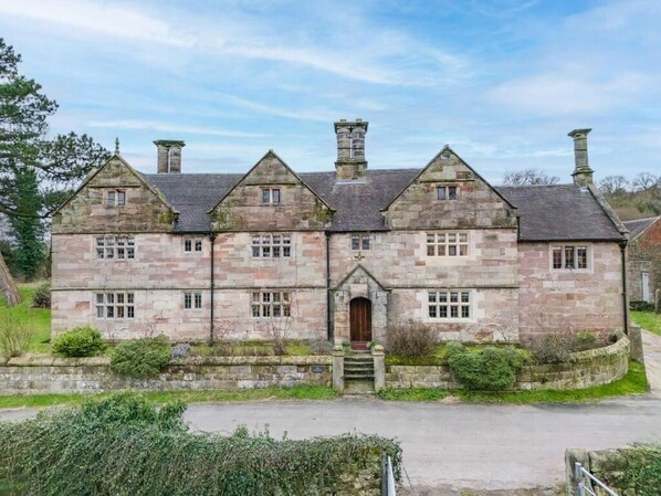 Old Hall, Middle Mayfield - Host & Stay