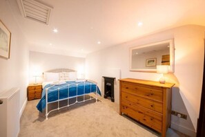 Well Farm Cottage, Higham - Host & Stay