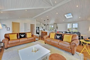 Mahonia Lodge, Willington - Host & Stay