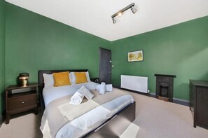 Charnwood Cottage, Matlock - Host & Stay