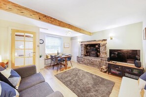 Batemill Cottage, Birch Vale - Host & Stay