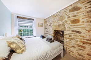 Batemill Cottage, Birch Vale - Host & Stay