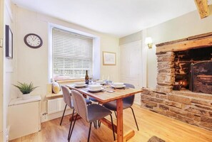 Batemill Cottage, Birch Vale - Host & Stay