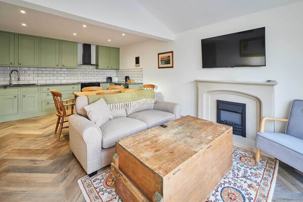 Middle Cottage, Seahouses - Host & Stay
