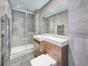 Cedar Cottage, Canterbury - Host & Stay