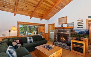 Living Room (3)