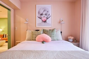 Queen Bed Unit 1