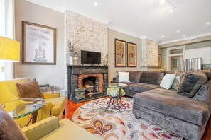 Living Room Unit 2