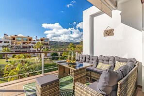 Bird's eye view,Balcony/Terrace,Other,Lake view,Mountain view