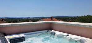 Bain à remous extérieur