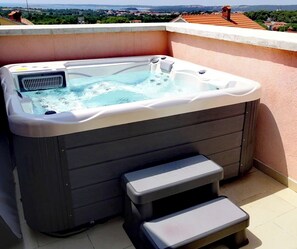 Bain à remous extérieur