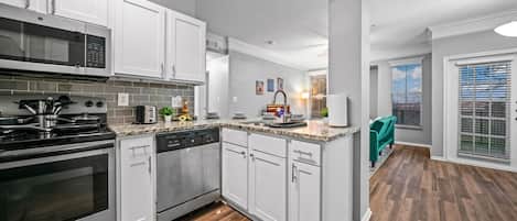 You’ll love the convenience of this fully equipped kitchen, where you can brew coffee, cook meals, or prepare snacks. The cozy layout and warm ambiance make cooking here a delightful part of your stay.