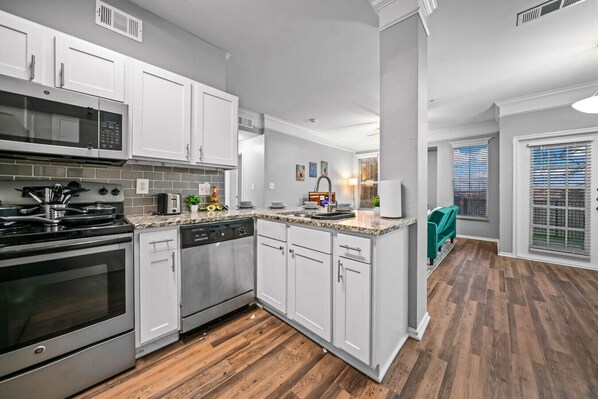 You’ll love the convenience of this fully equipped kitchen, where you can brew coffee, cook meals, or prepare snacks. The cozy layout and warm ambiance make cooking here a delightful part of your stay.