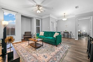 Experience comfort and style in this inviting living area with a chic decor. The open concept connects seamlessly to the kitchen, making it perfect for socializing and relaxation. Enjoy modern amenities and a cozy atmosphere.