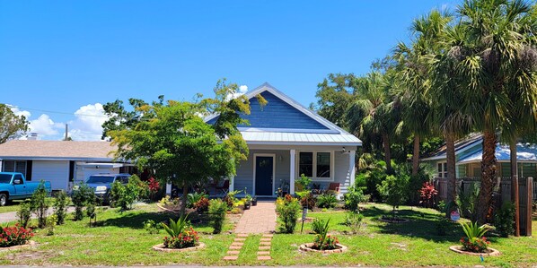Front/ Entrance 