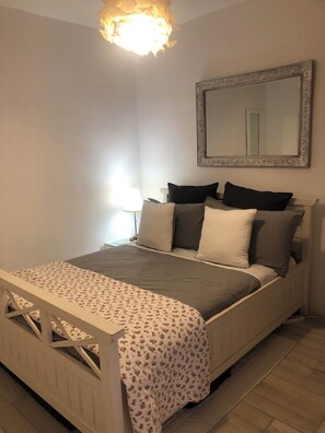 Main bedroom, double bed