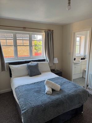 Master bedroom with en-suite 