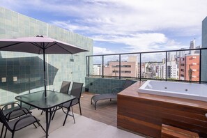 屋外ダイニングエリア