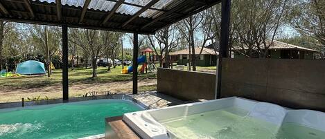 Bain à remous extérieur