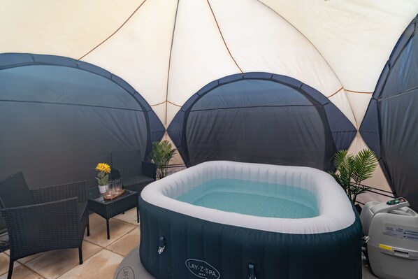 Indoor spa tub