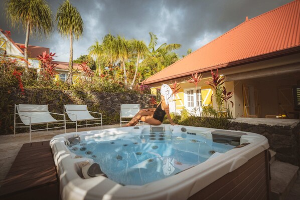 Bain à remous extérieur