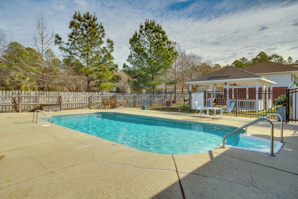 Gautier Vacation Rental | 1BR | 1BA | 782 Sq Ft | Small Step to Enter