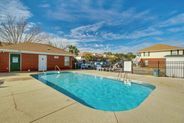 Gautier Vacation Rental | 1BR | 1BA | 1 Step Required | 782 Sq Ft