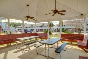 Pavilion & Grilling Area | Ante Bellum Condominiums