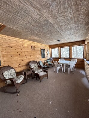 Screened-in porch (north)