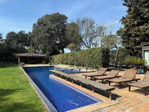 16TH CENTURY FARMHOUSE  in Masos de Pals. Costa Brava. Capacity 10 people. 