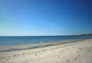 Private beach to the community 