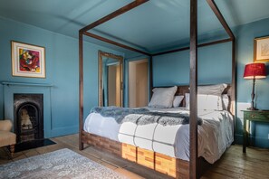 North End House Master Bedroom - StayCotswold