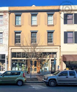 Our apartment is on the second floor, right above the Savannah Bee Company