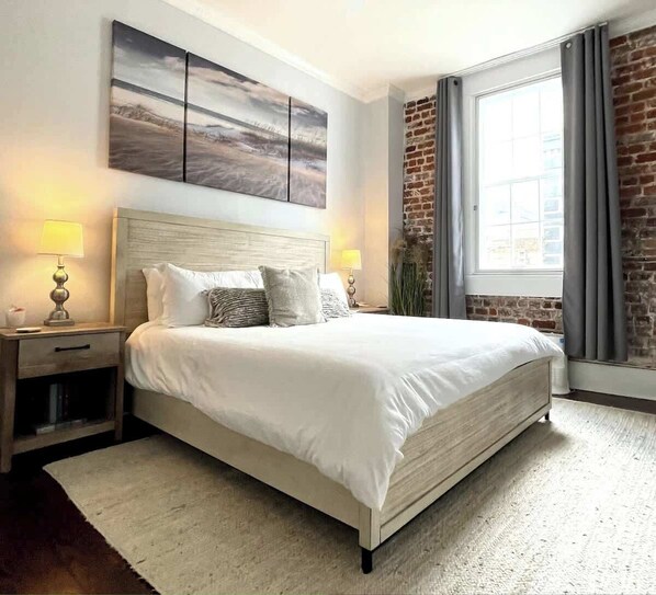 Bright and airy Keng bedroom, complete with a sound machine and air purifier.  Fully block the sun with the blackout shades and recover from your long days of exploration in the Hostess City.