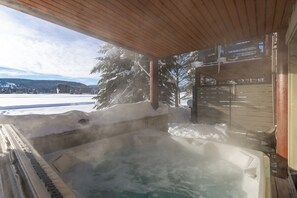 Private Hot Tub | Exterior