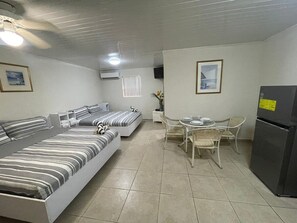 Puerta Del Sol apt4- studio with pool-central location (550)