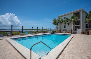2BR Sandpiper Key – Bright, Stylish & Coastal (3414)