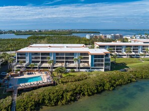 2BR Sandpiper Key – Bright, Stylish & Coastal (2092)